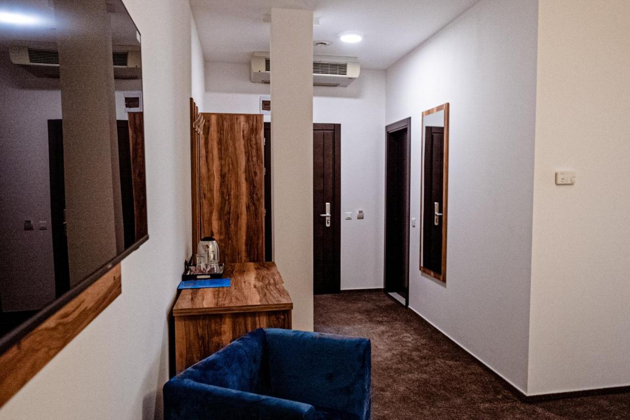Hotel Raay Brăila Exteriér fotografie