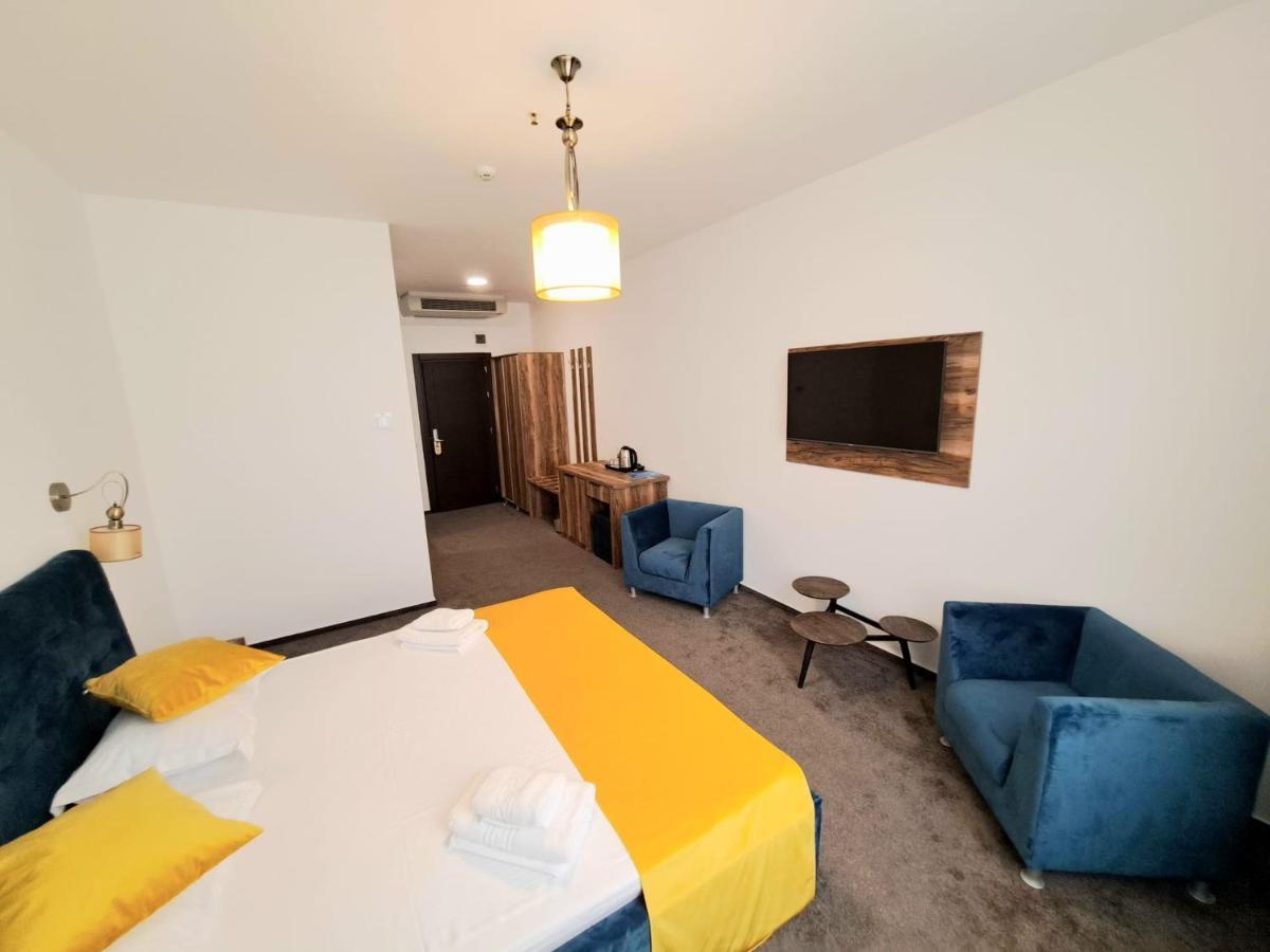 Hotel Raay Brăila Exteriér fotografie